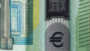particolare di una banconota da 100 euro