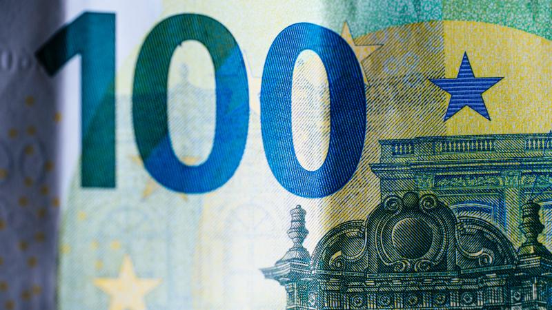 particolare di una banconota da 100 euro
